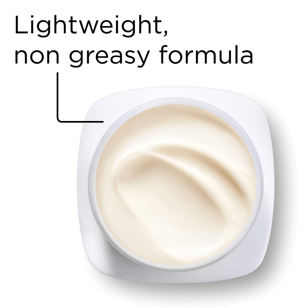 L’Oréal Paris Revitalift application close-up shows smooth, even coverage.