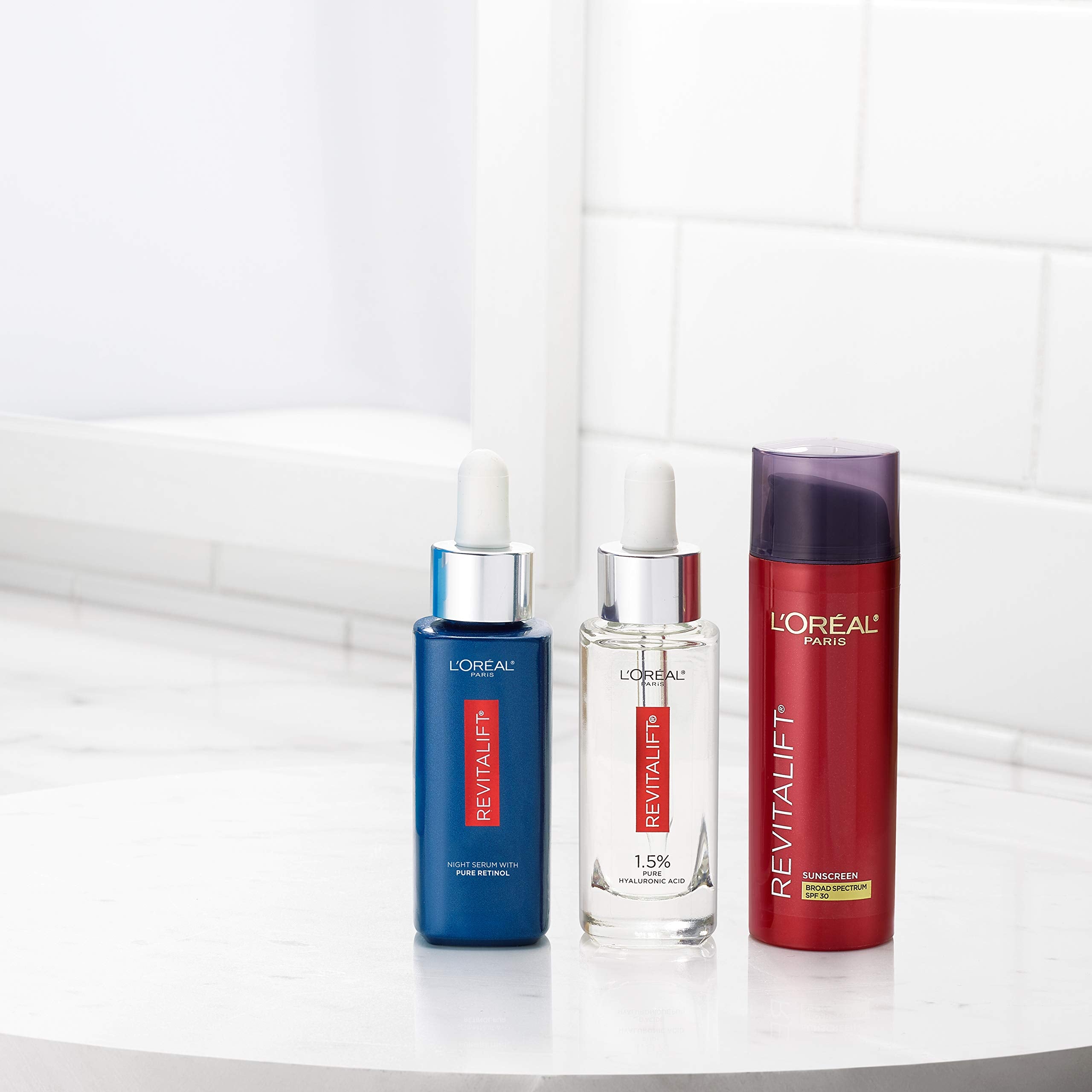Label highlights SPF 30 and Pro-Retinol on Revitalift bottle.