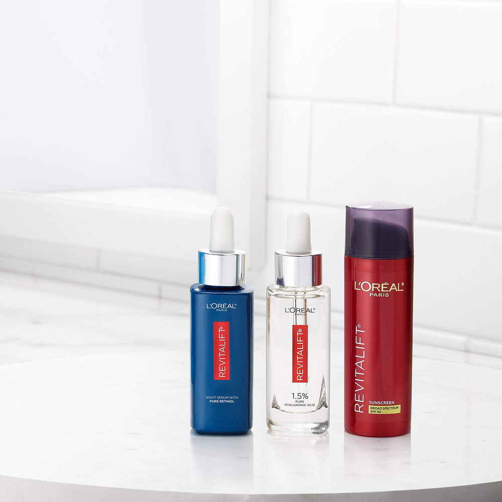 Label highlights SPF 30 and Pro-Retinol on Revitalift bottle.