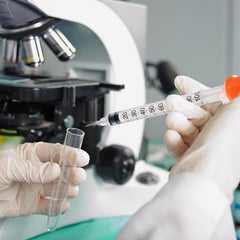 Clear measurement markings help read doses quickly and accurately.