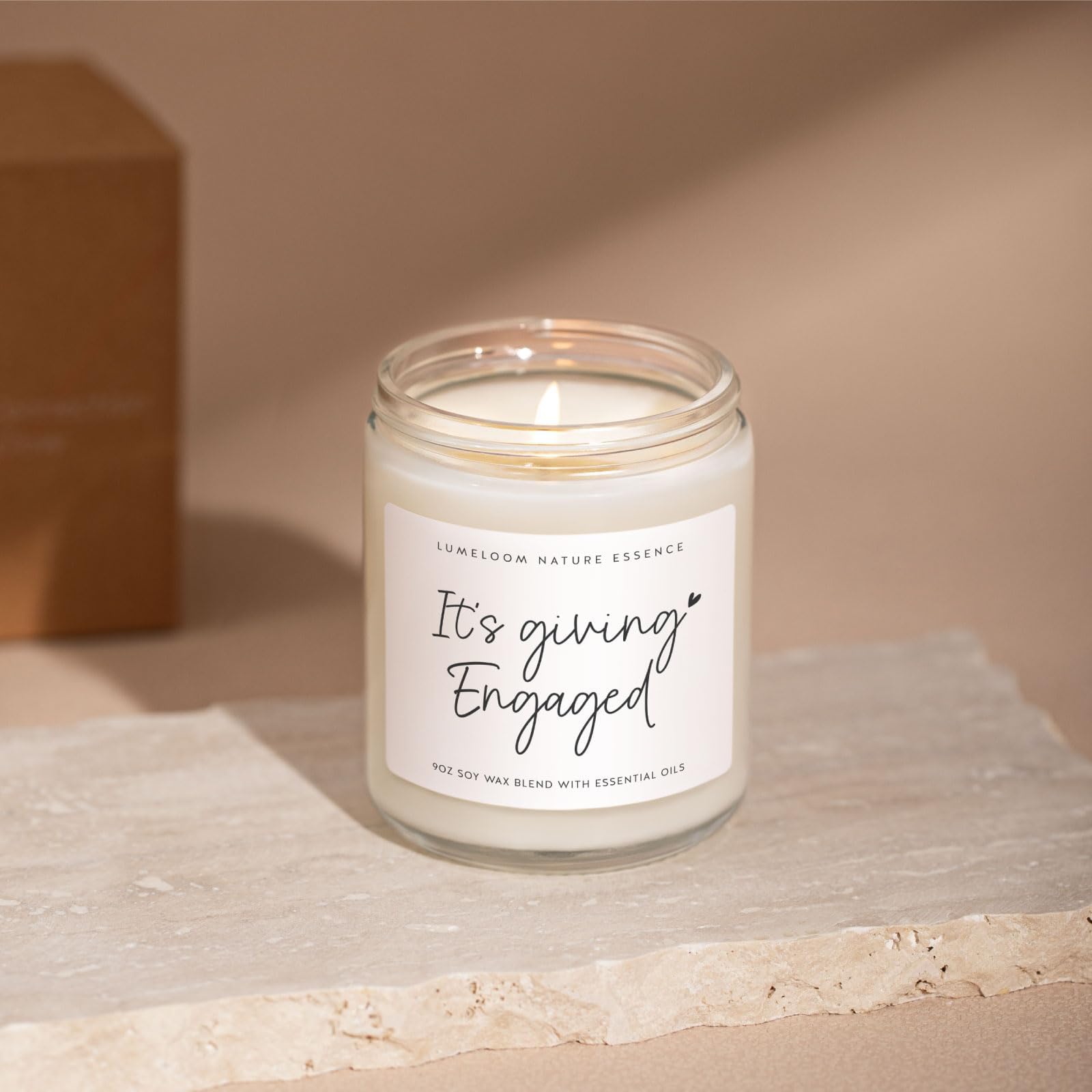LUMELOOM lavender aroma candle suited for intimate gatherings.
