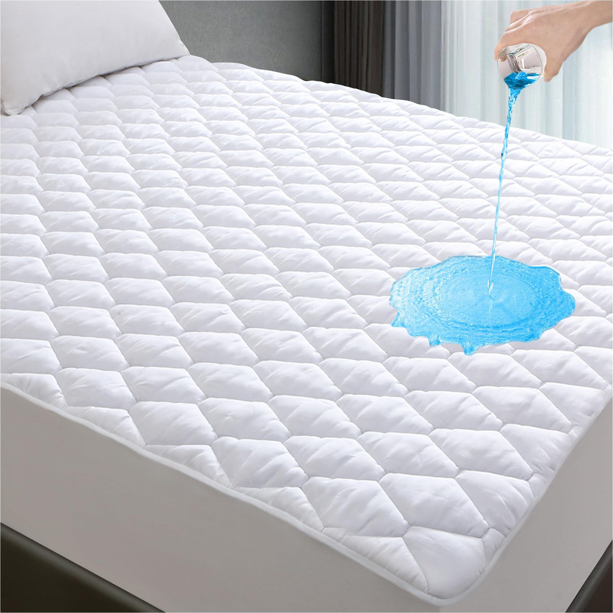 Lunsing soft California King waterproof mattress protector close-up with snug fit for restless sleepers
