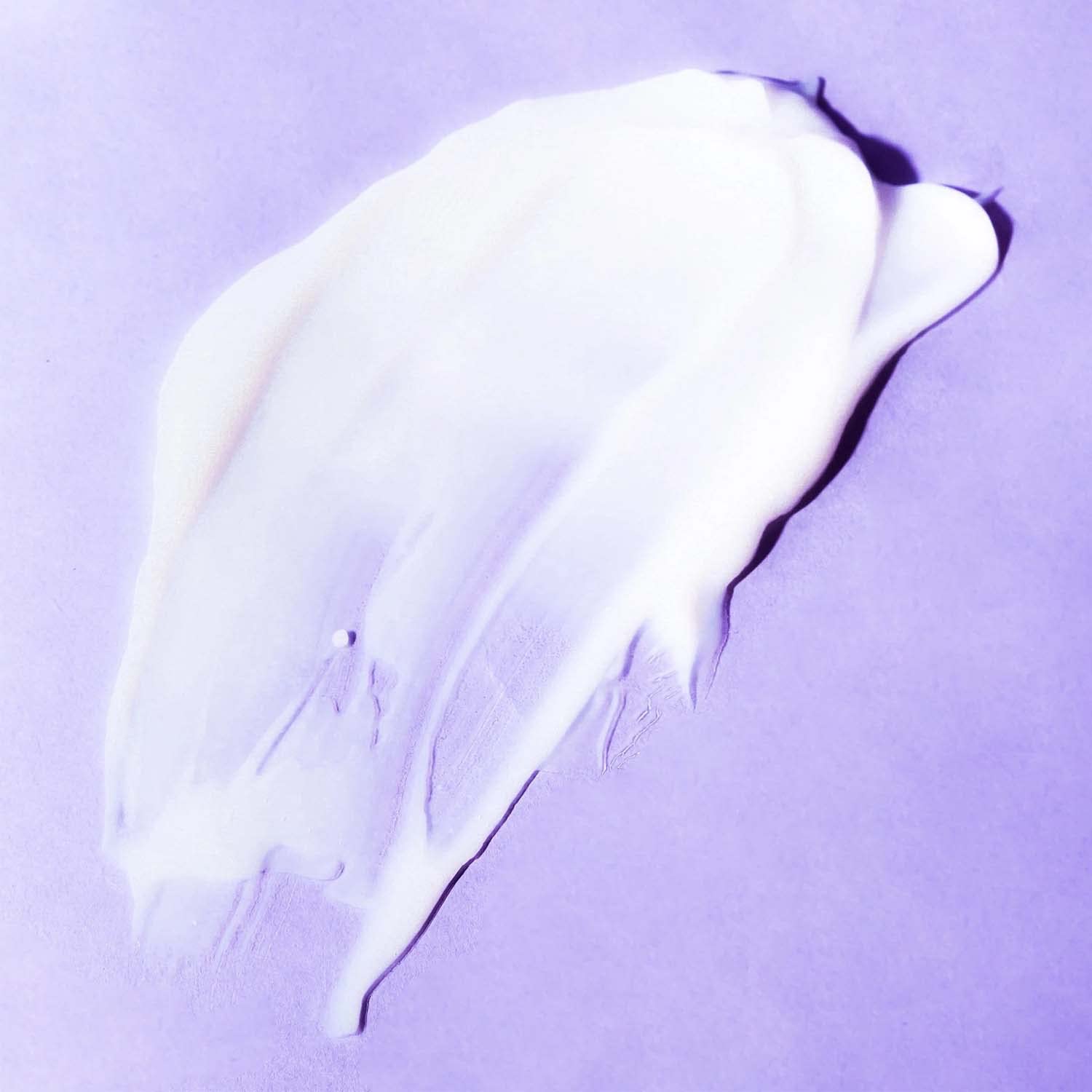 Luseta Biotin Leave-In Conditioner detangling knots quickly for smoother hair.