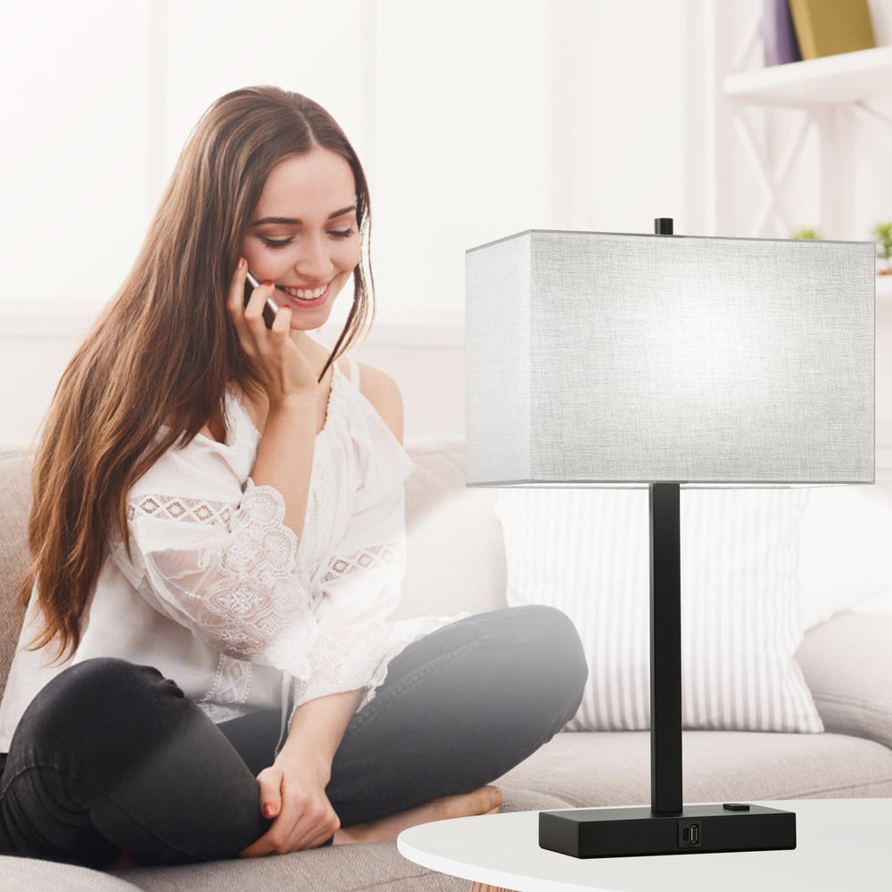 Lynnoland ready-to-use set with two lamps and cables for immediate setup.