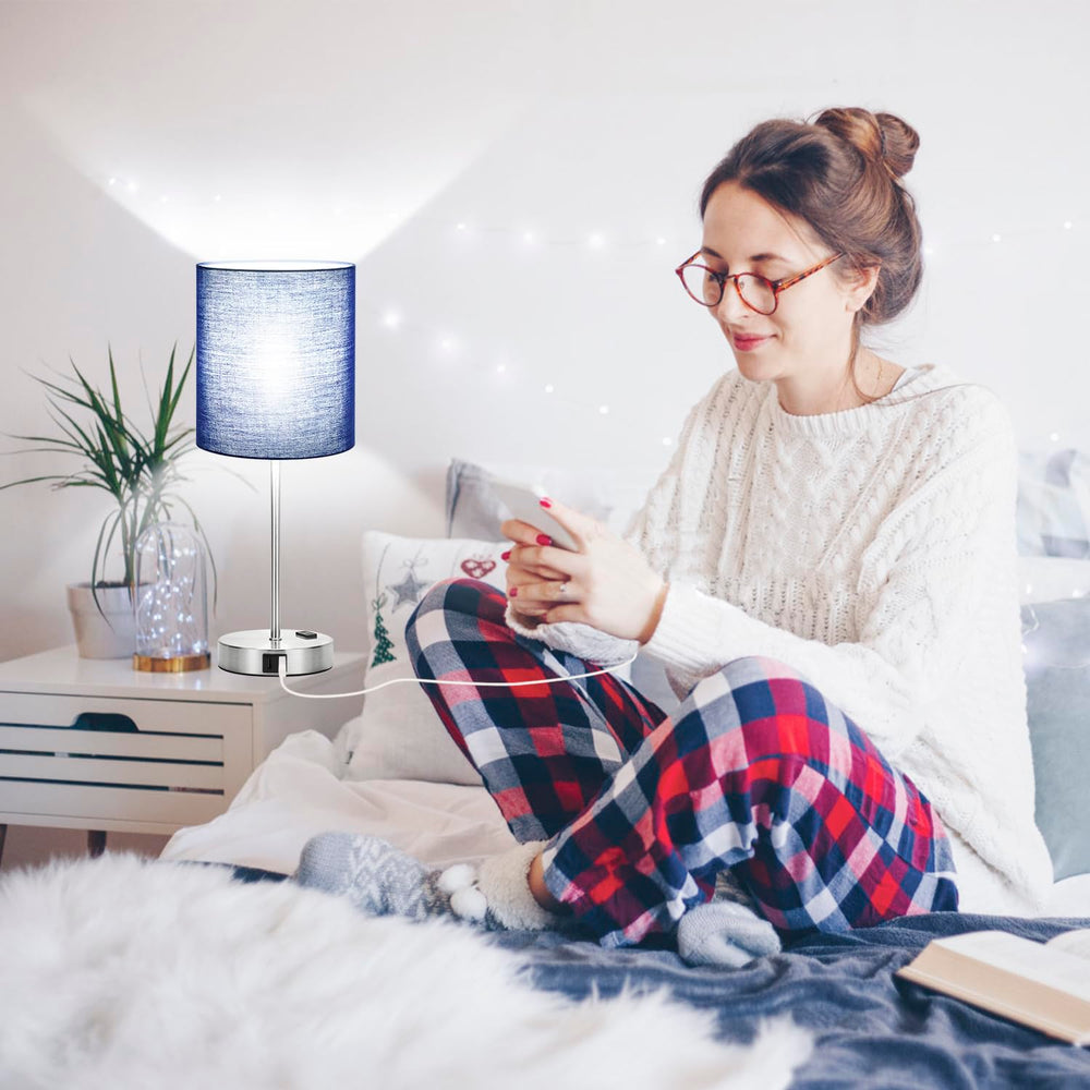 Lynnoland dual USB ports plus AC outlet reduce clutter at night.