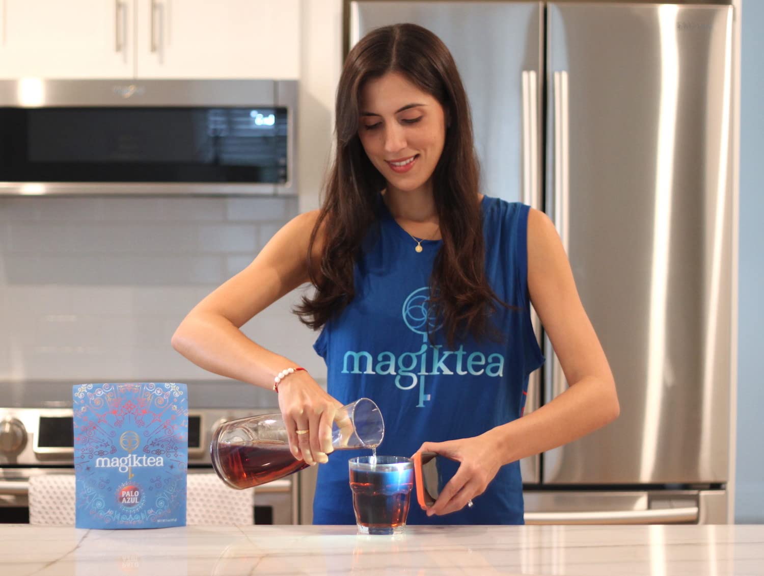 Magiktea Palo Azul blue-fluorescent tea glows under light for a sensory moment