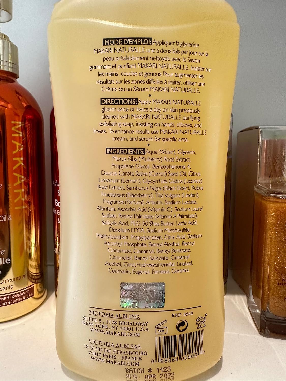 MAKARI Naturalle Carotonic Extreme Body Glycerin store display featuring the product pose