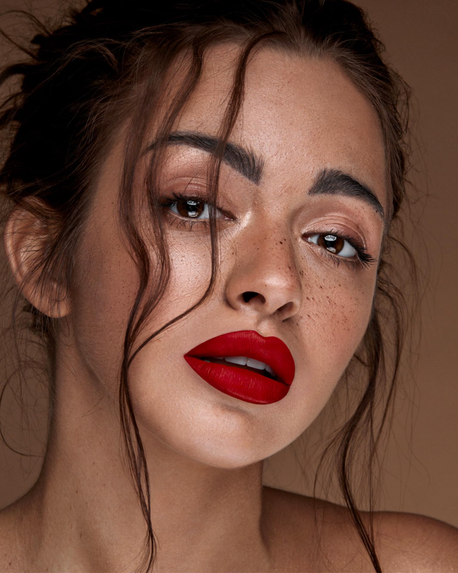 MAKI YIKA Red Lipstick on lips with a matte long lasting look