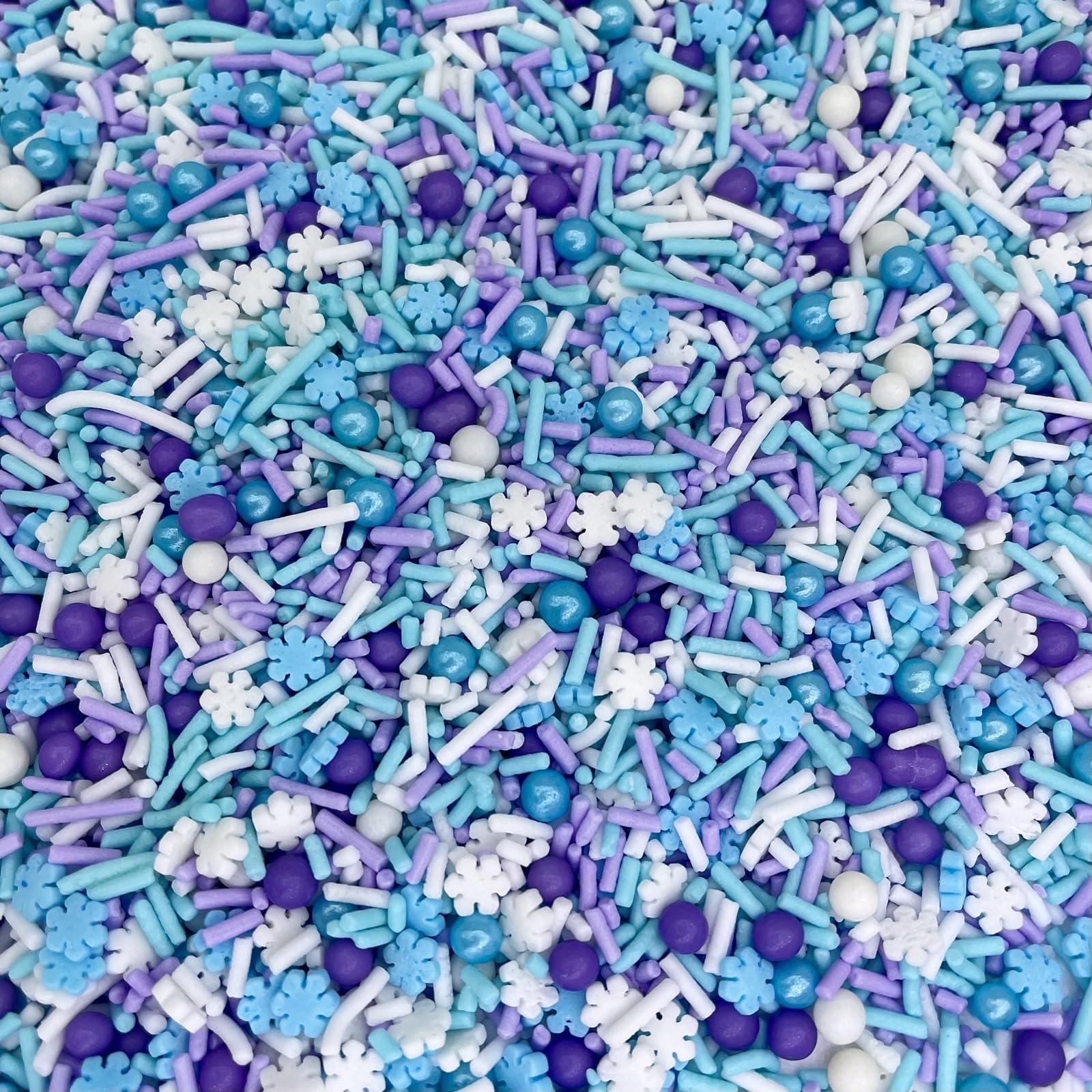 Manvscakes Sprinkles purple-metallic shine enhances cakes and cupcakes.