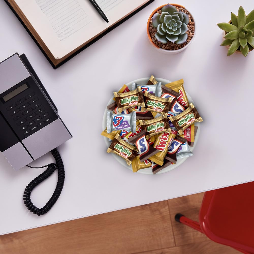 Mars 3 Musketeers Minis fluffy nougat close-up for indulgent snacking moments.