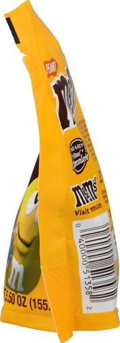Peanuts with chocolate provide crunchy texture and balanced sweetness in every bite.
