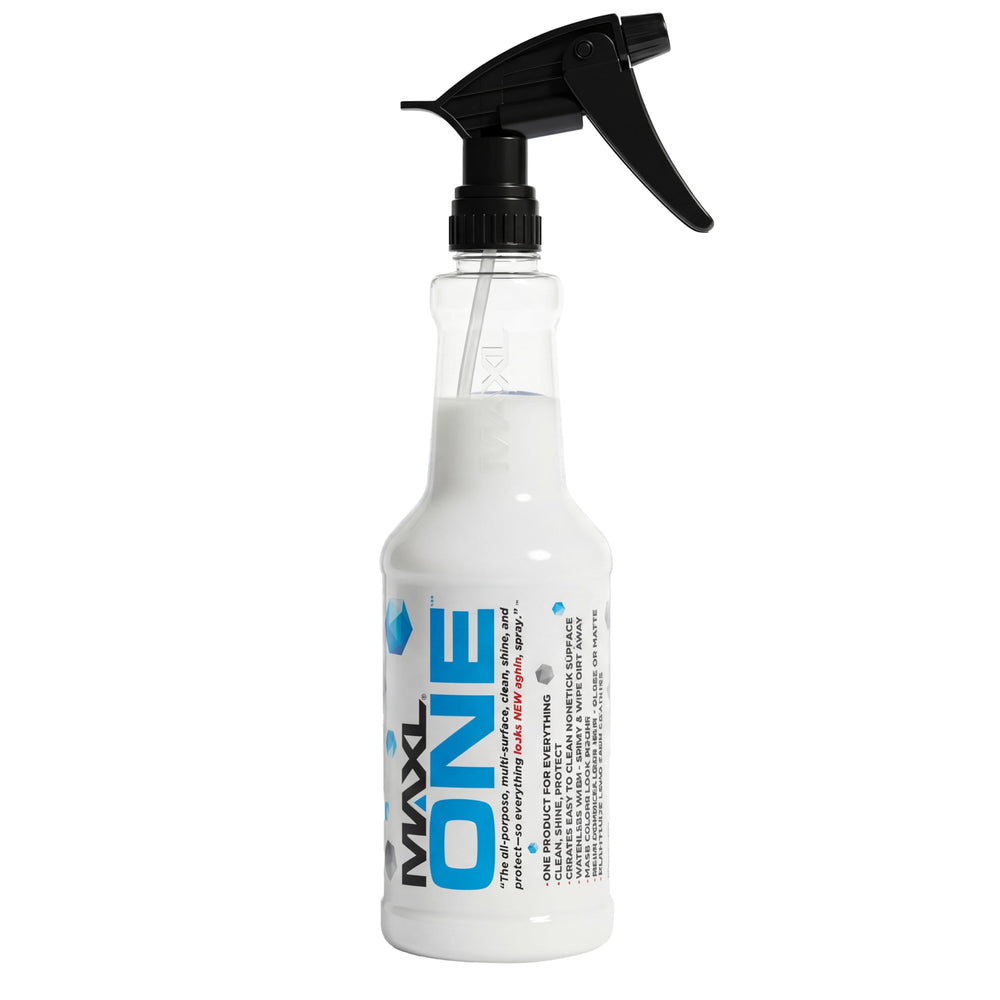 MAXLONE bottle pour enables controlled, mess-free application for quick use.
