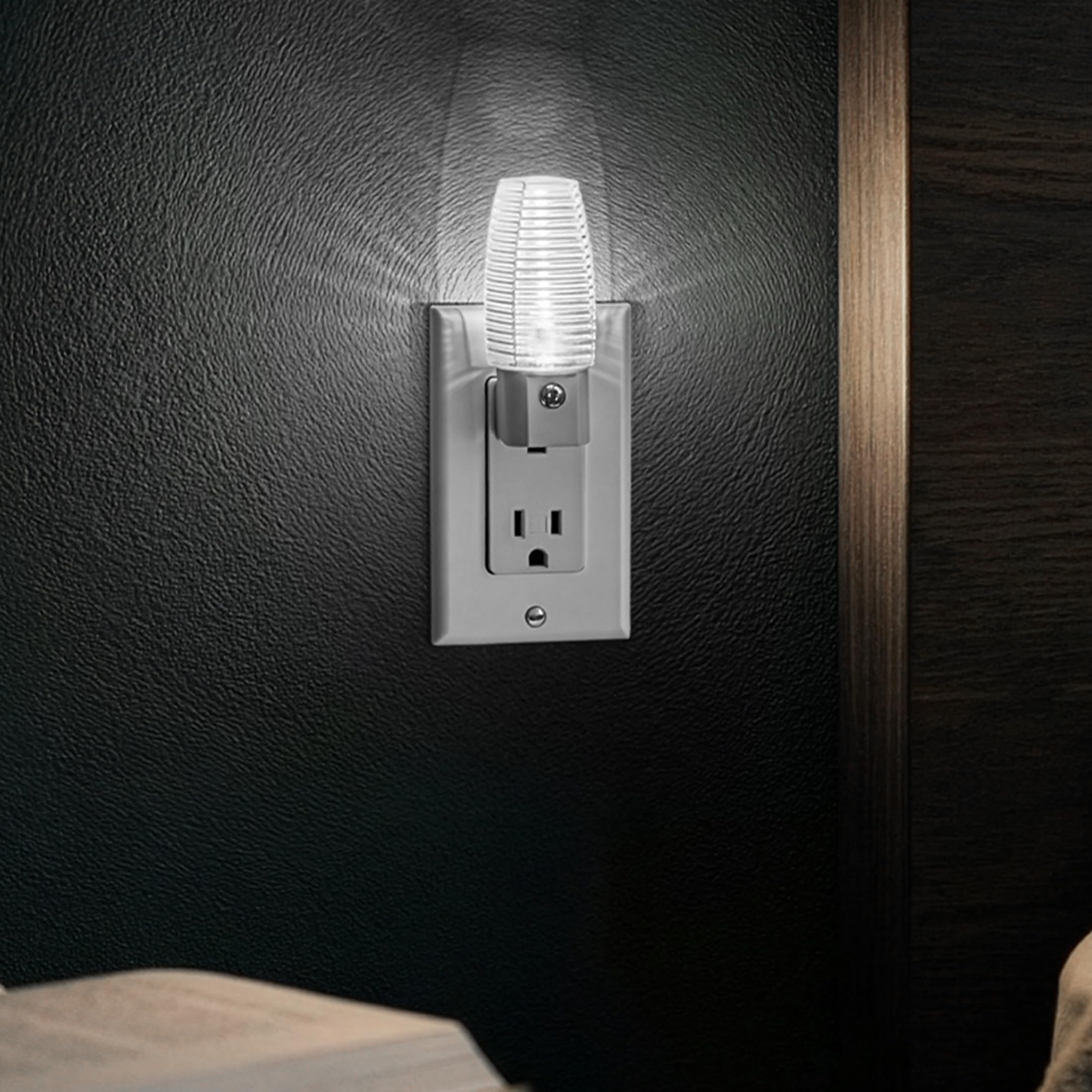 Maxxima MLN-16 LED close-up highlighting long-lasting durability