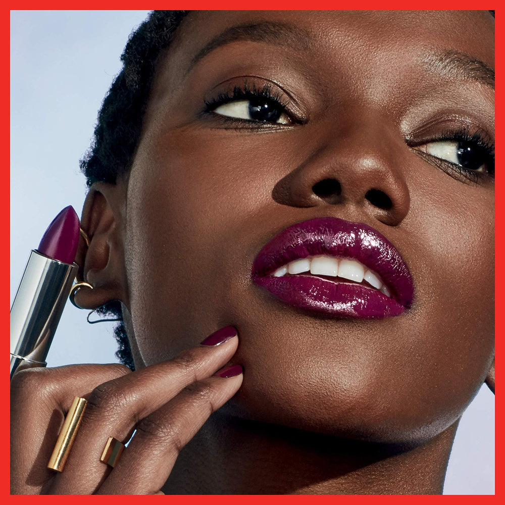 Maybelline Rum Riche lip line definition closeup for precise application.