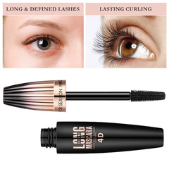 Mcukv mascara brush close-up shows even coating for clump-free lashes.