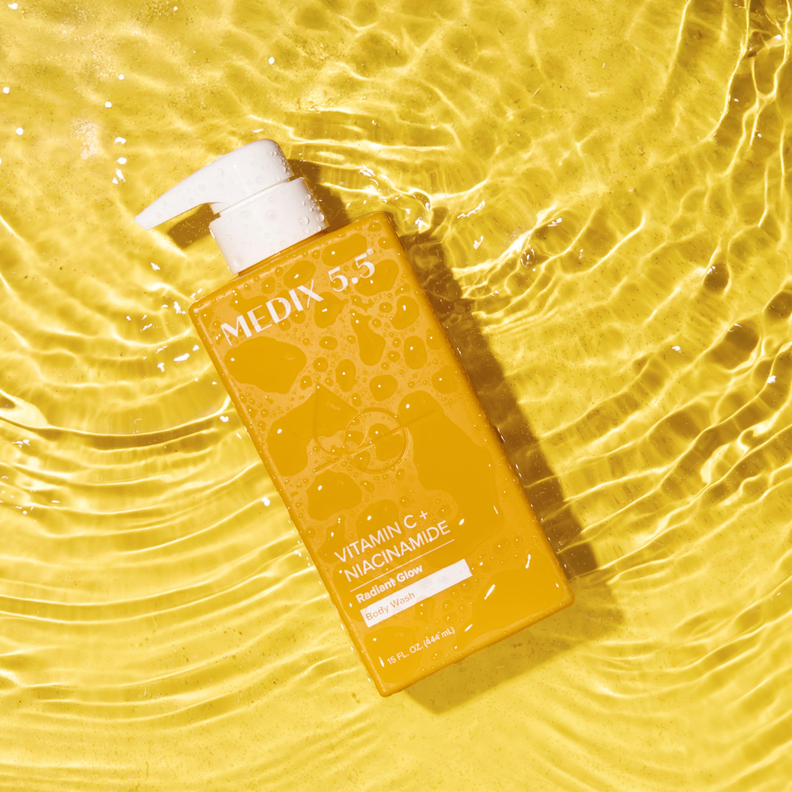 Ingredient panel highlights vitamin C and aloe in Medix 5.5 wash.