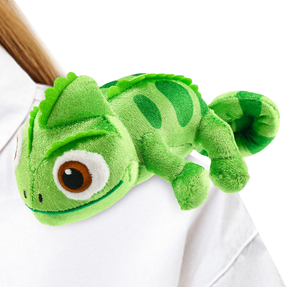 Mejglrc chameleon shoulder toy resting on the shoulder for playful fashion moments.