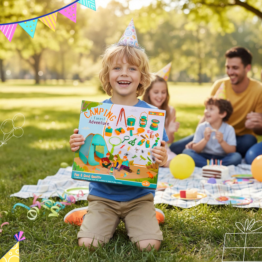 Meland magnifier invites close-up discovery of tiny details during play.
