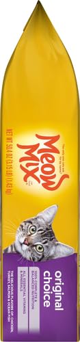 Meow Mix Original Choice kibble closeup shows crunchy texture cats enjoy.