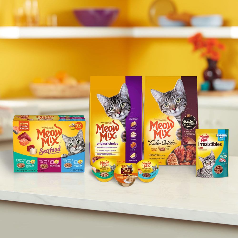 Meow Mix Original Choice nutrition label shows vitamins and minerals for balanced meals