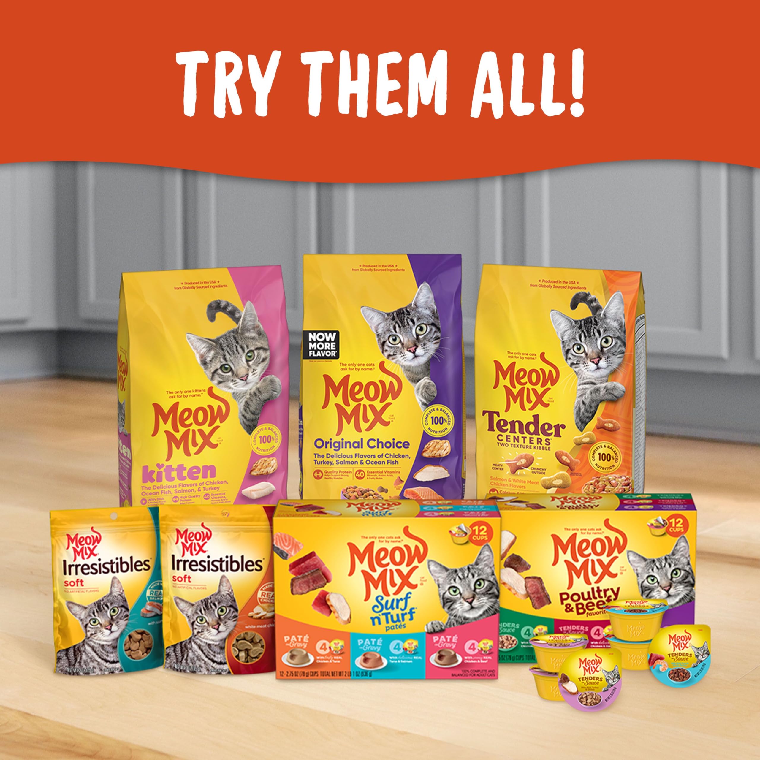 Chat gourmand dégustant Meow Mix Paté en Sauce, moment de partage.