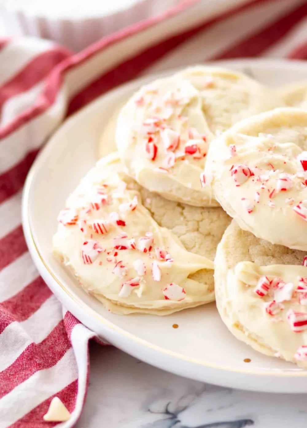 Merckens White coating wafers create creamy fudge, clusters, and caramels.
