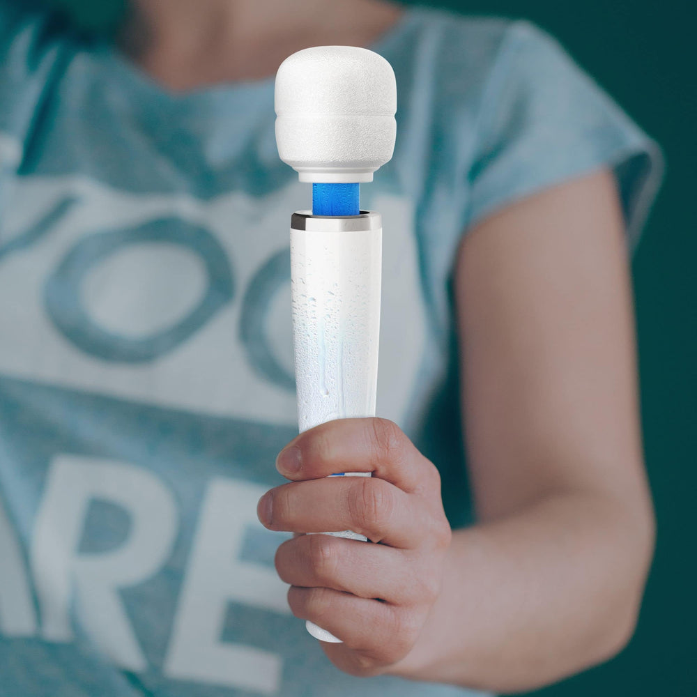 Metooka massager ergonomic grip illustrates easy handling during long sessions
