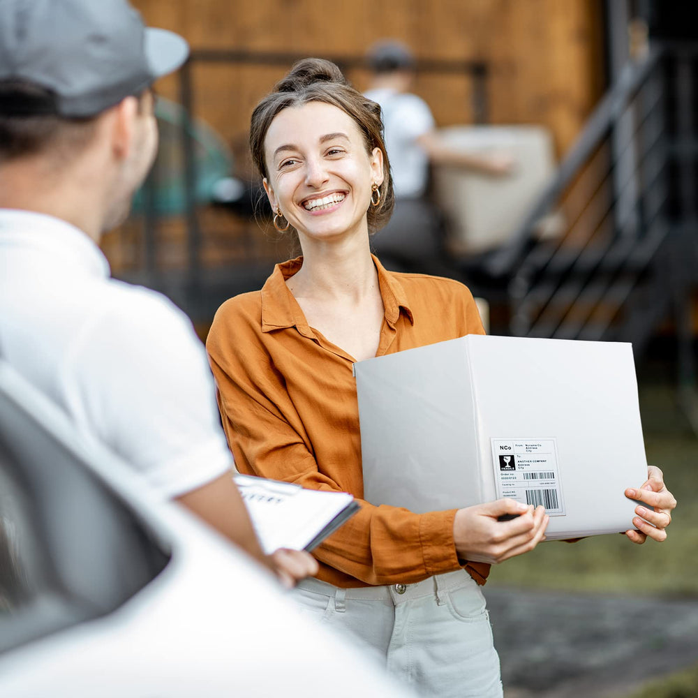 METRONIC color mailers elevate unboxing moments and support a memorable shopping experience.