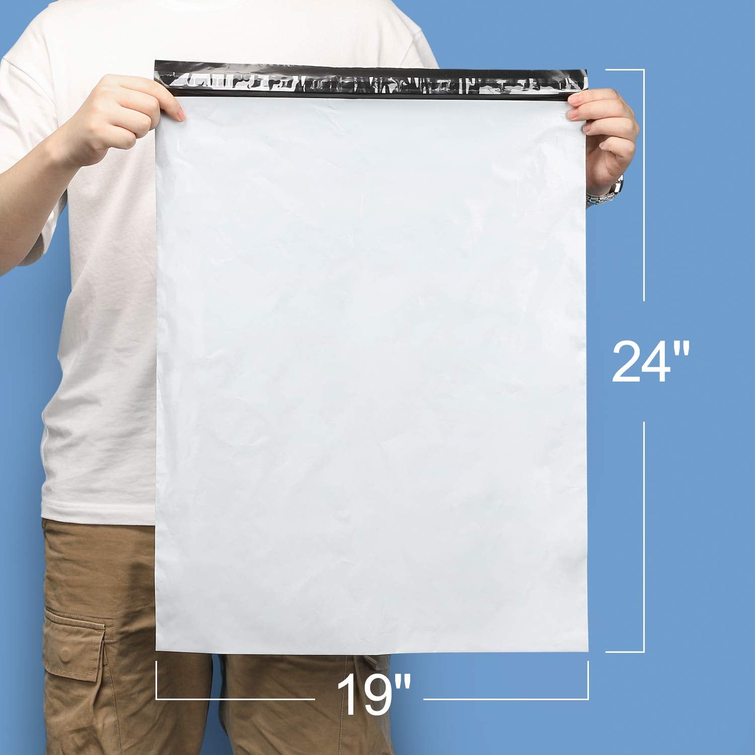 METRONIC poly mailers puncture- and water-resistant protection for items.