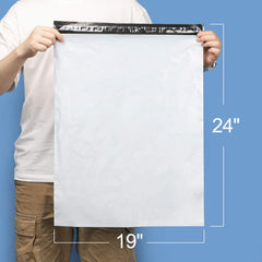 METRONIC poly mailers puncture- and water-resistant protection for items.
