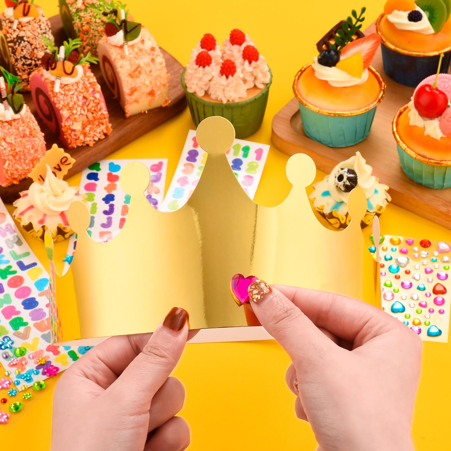 MGZTTHW shiny and matte gold crowns enhance festive celebrations.