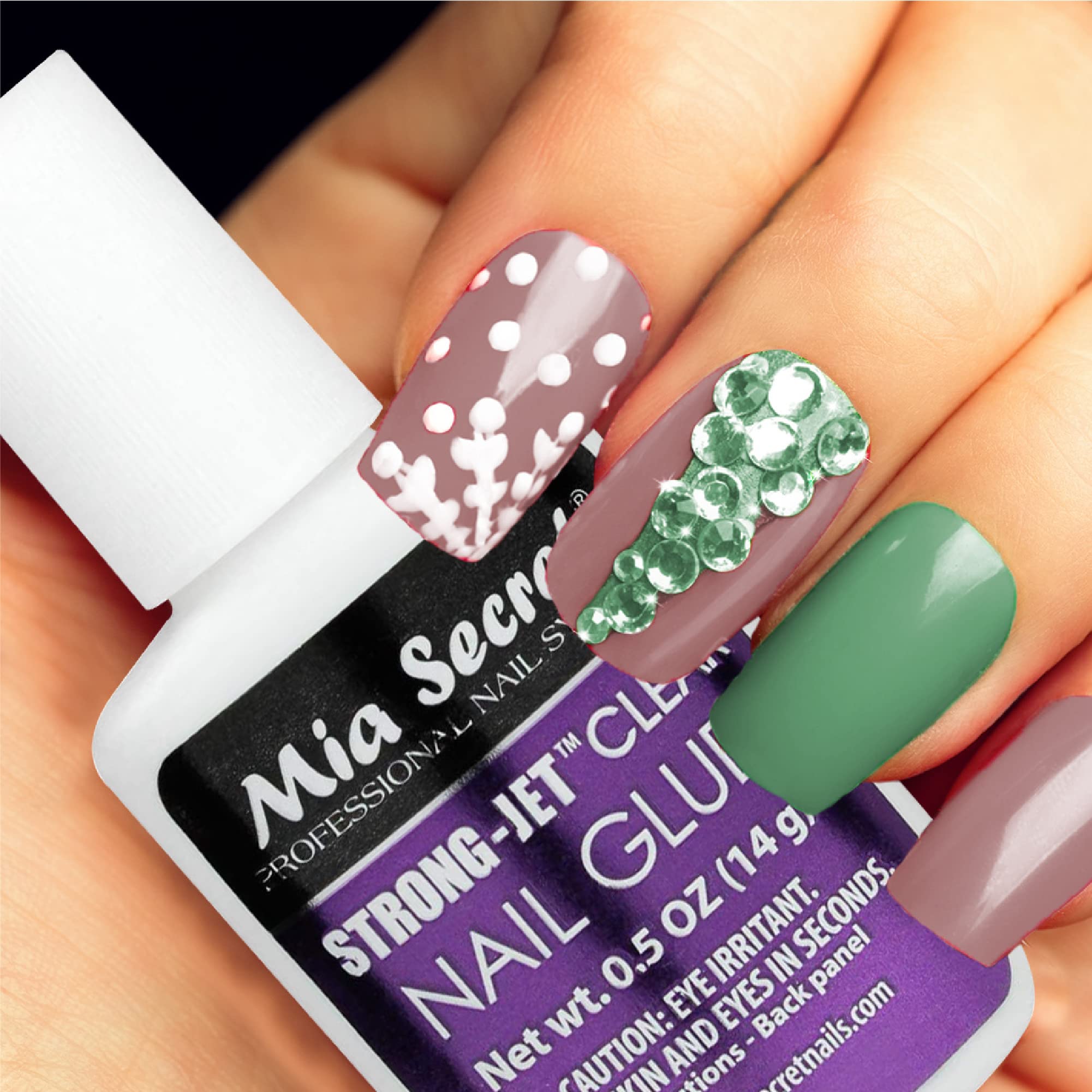 Strong hold on artificial nails after application with Mia Secret Strong-Jet.
