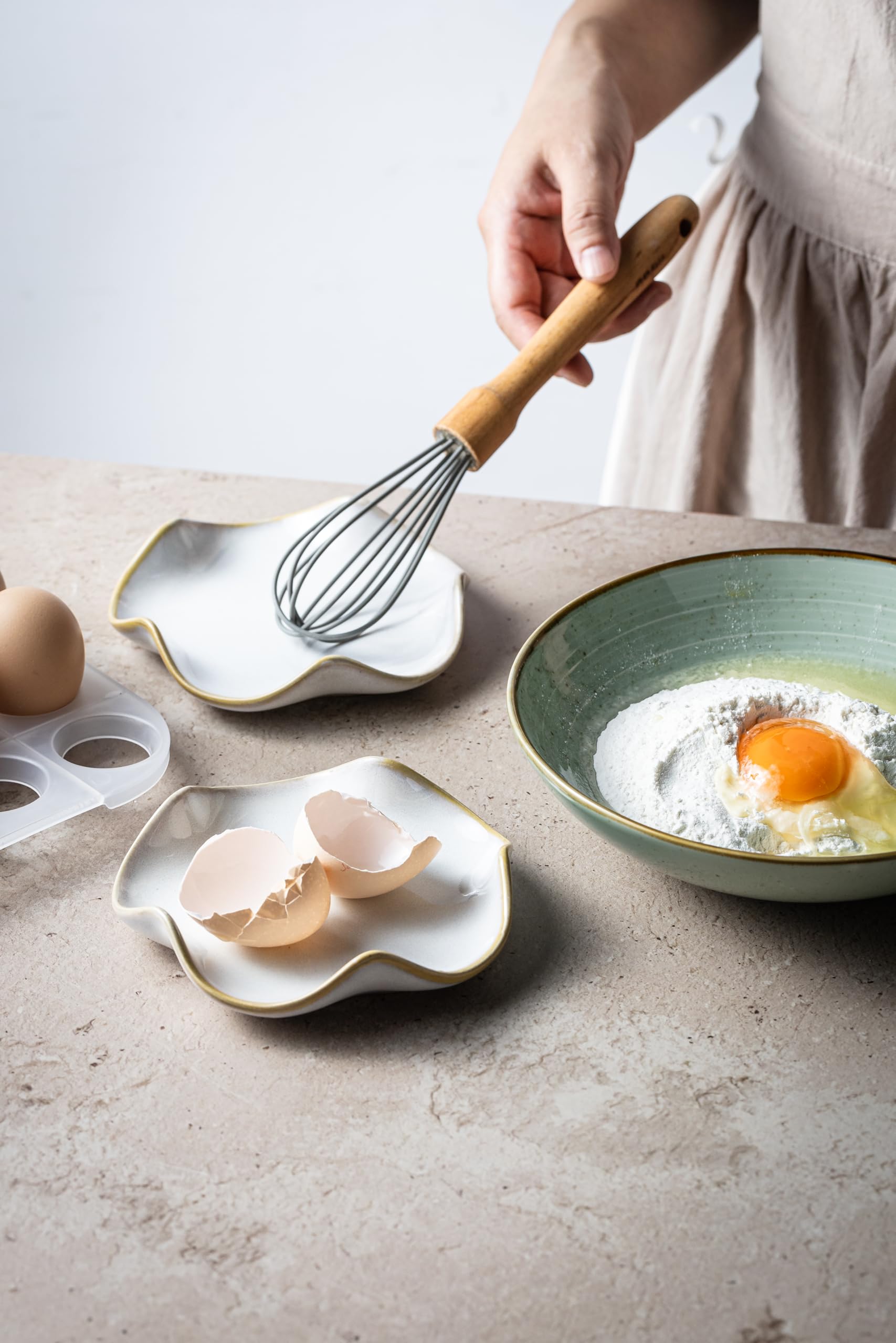 Miamolo spatula holder keeps counters neat with 5-3in ceramic design.