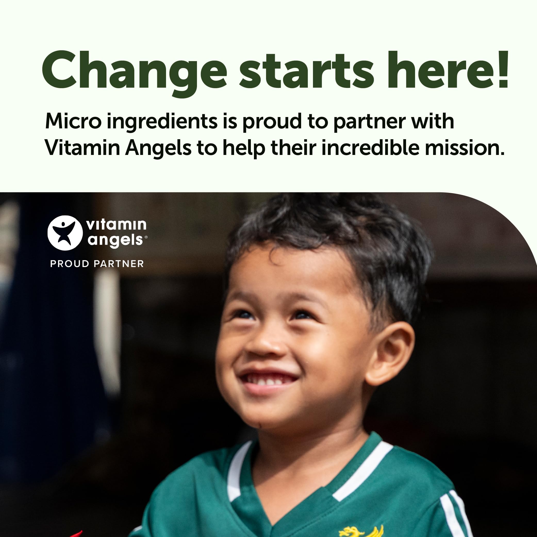Micro Ingredients spirulina bottle label highlights convenient four-month supply.