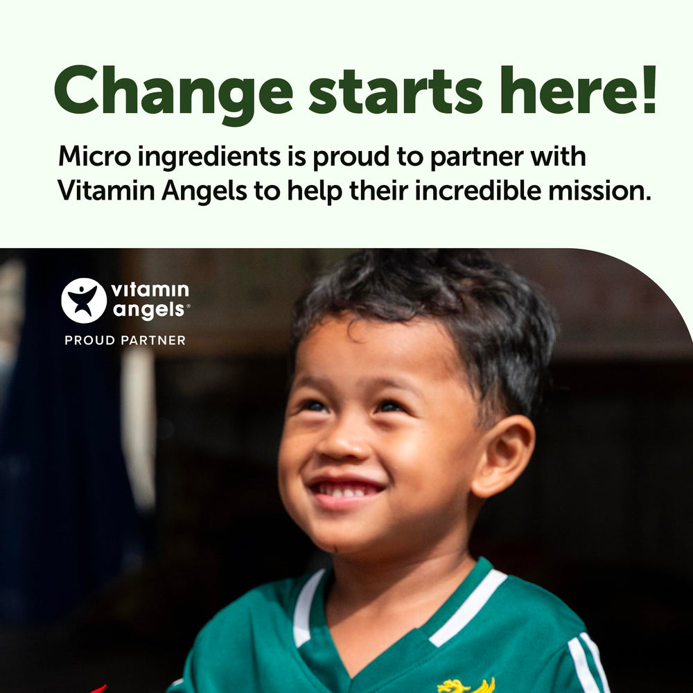 Micro Ingredients spirulina bottle label highlights convenient four-month supply.