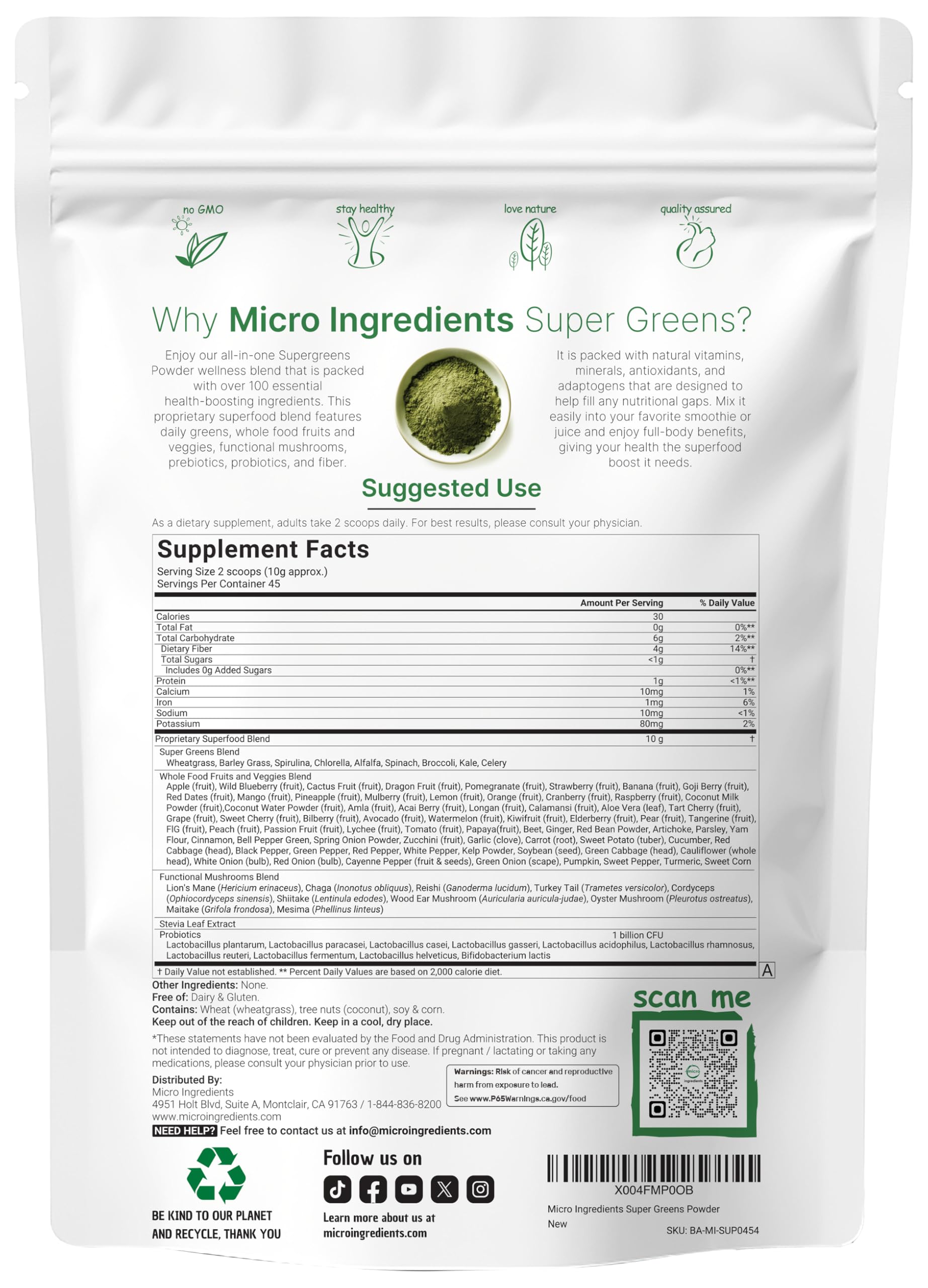 Micro Ingredients Super Greens Powder scoop shows precise serving for consistent intake.