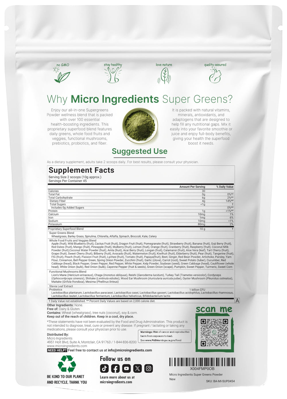 Micro Ingredients Super Greens Powder scoop shows precise serving for consistent intake.