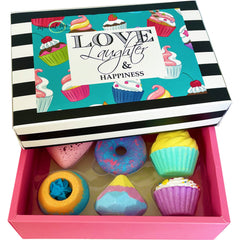 Mineral Me California cupcake bath bomb for kids with colorful fizz.