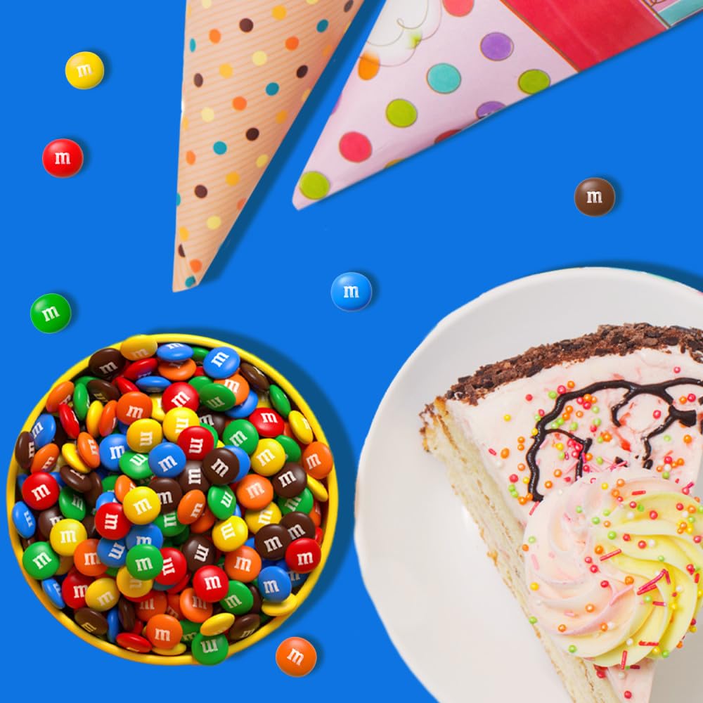 Bright cupcakes topped with M&M'S MINIS as toppings
