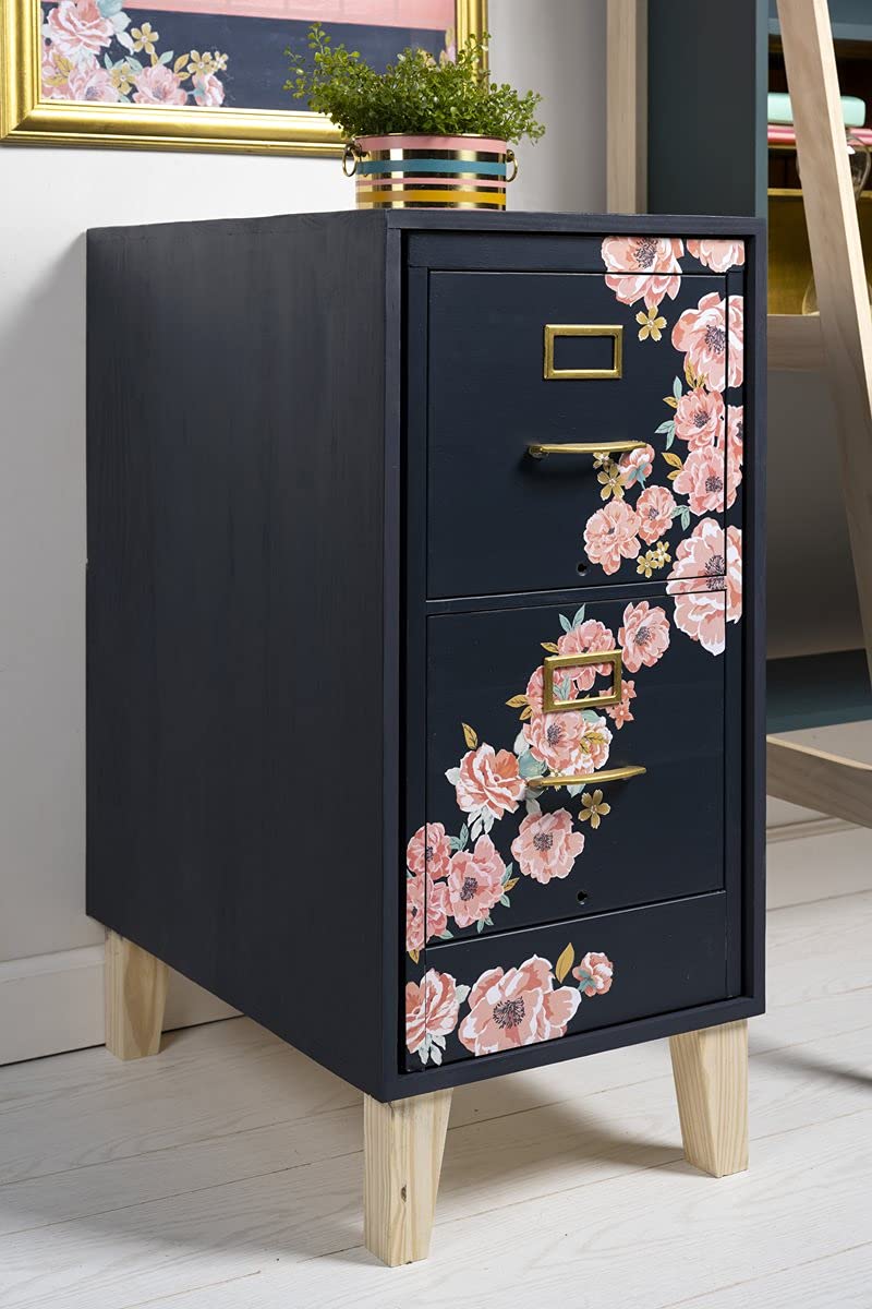 Mod Podge Gloss on plastic project forms a glossy, protective layer.
