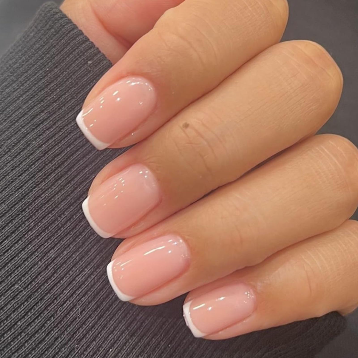 Modelones extra short nails packaging shows a complete, ready-to-wear kit for fast manicures