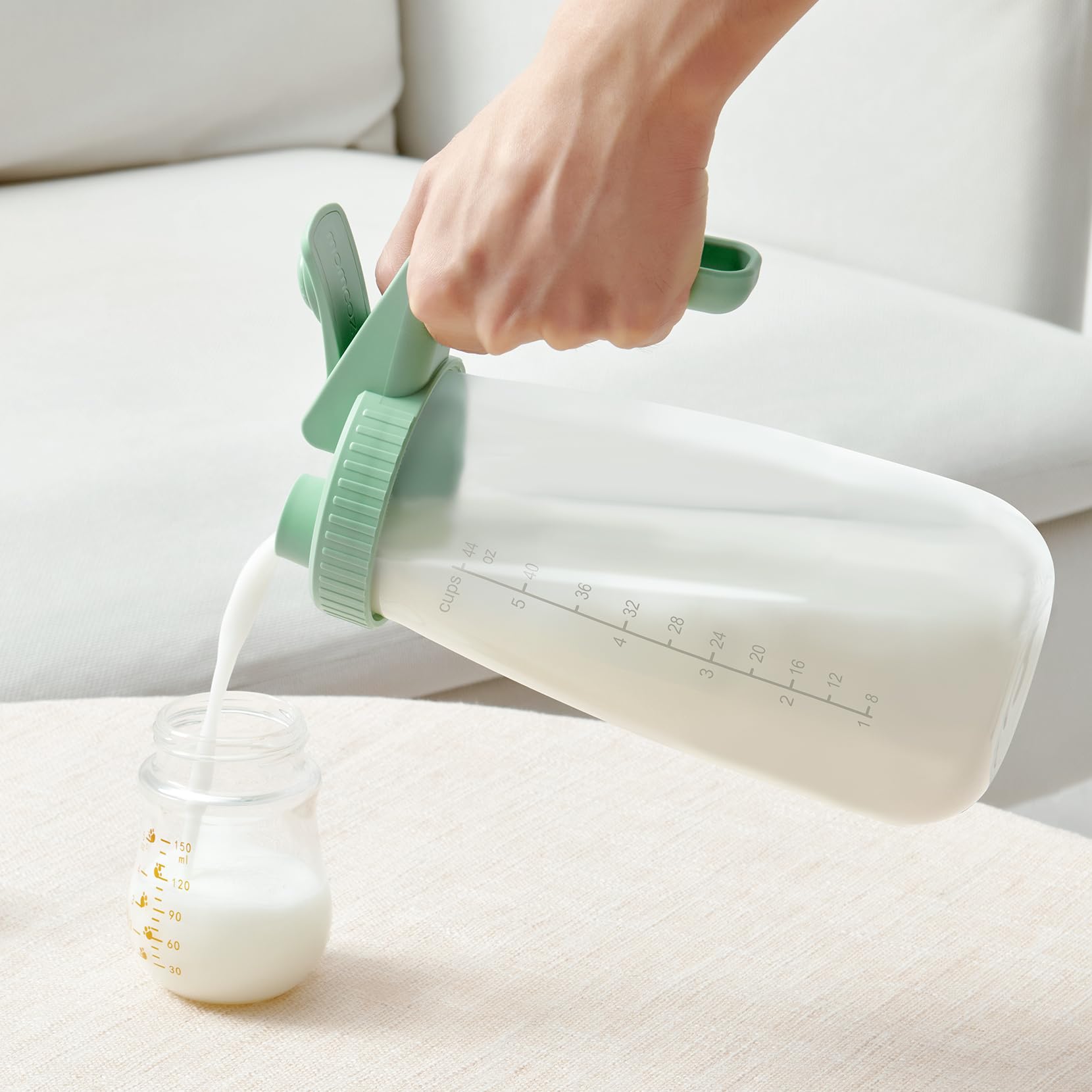 Momcozy Glass Breast Milk Pitcher borosilicate glass for daily use