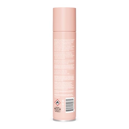 MONDAY Haircare Brunette Dry Shampoo spray application absorbs oil quickly.