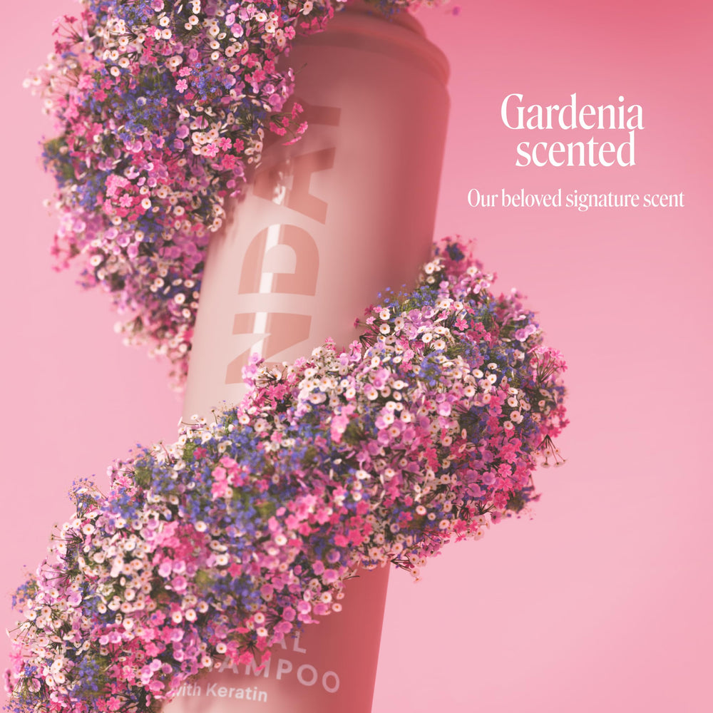 MONDAY Haircare Brunette Dry Shampoo close-up blends into dark hair smoothly.