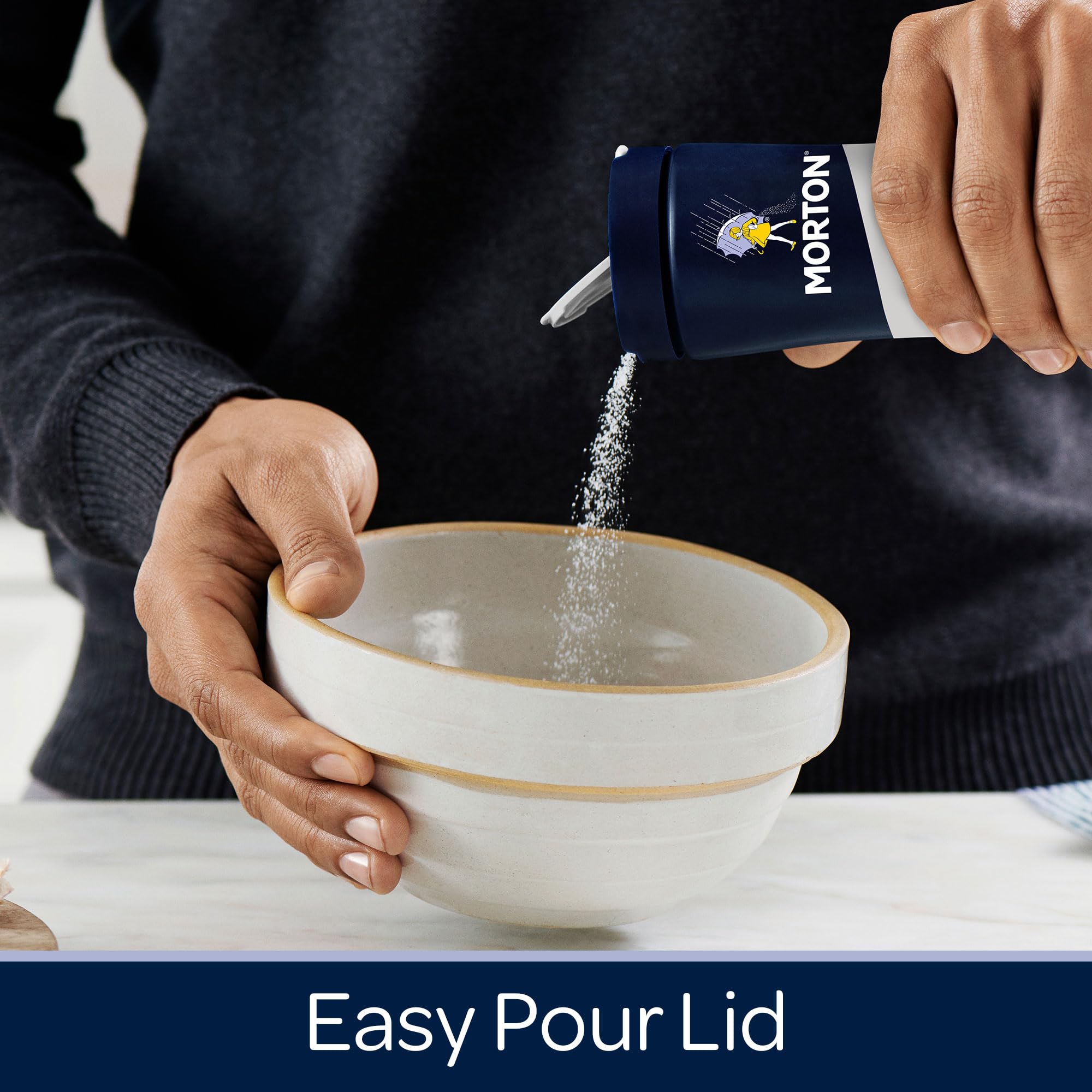 Morton Coarse Kosher Salt large crystals demonstrate practical pinch-and-measure capability.