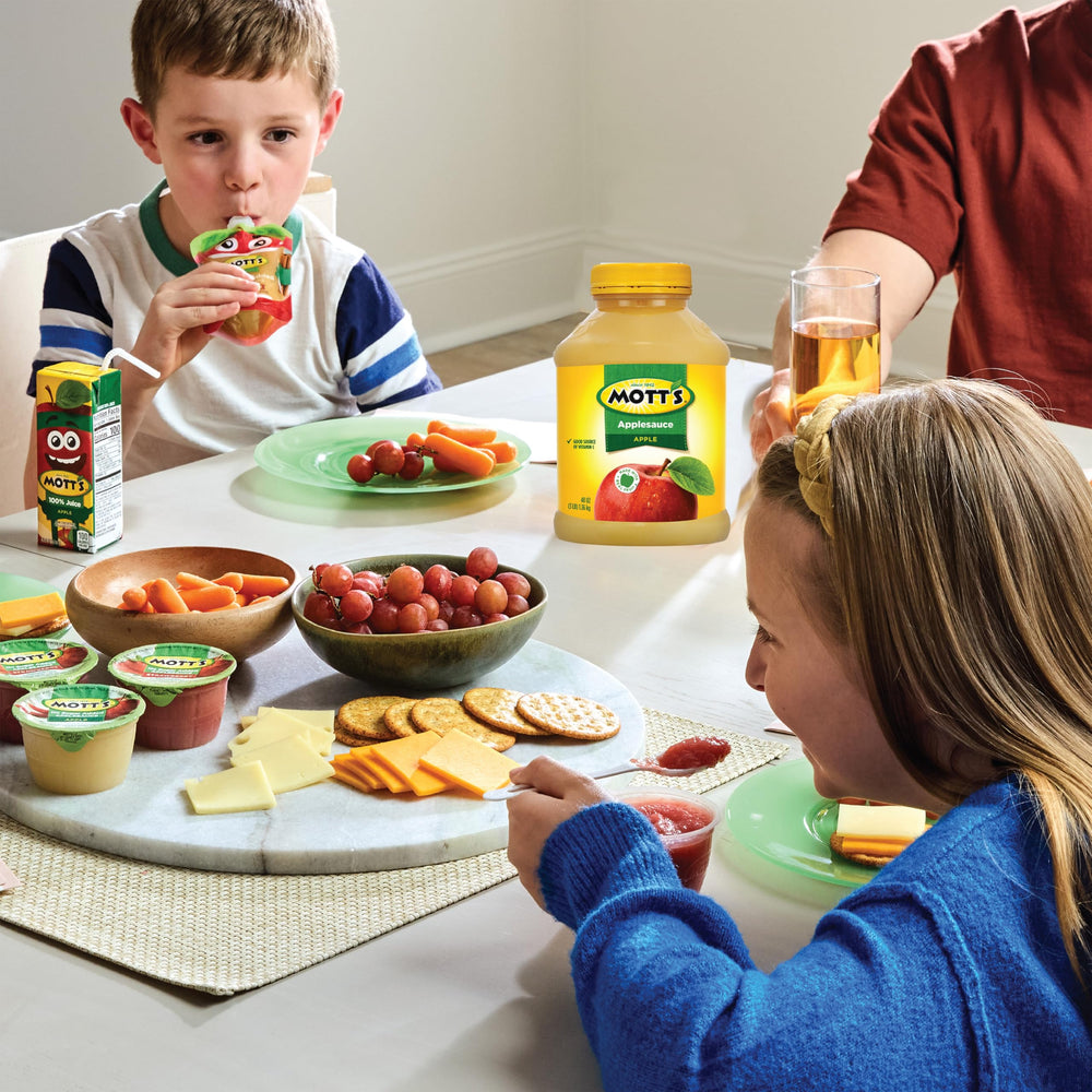 Motts label highlights no artificial flavors and clean ingredients
