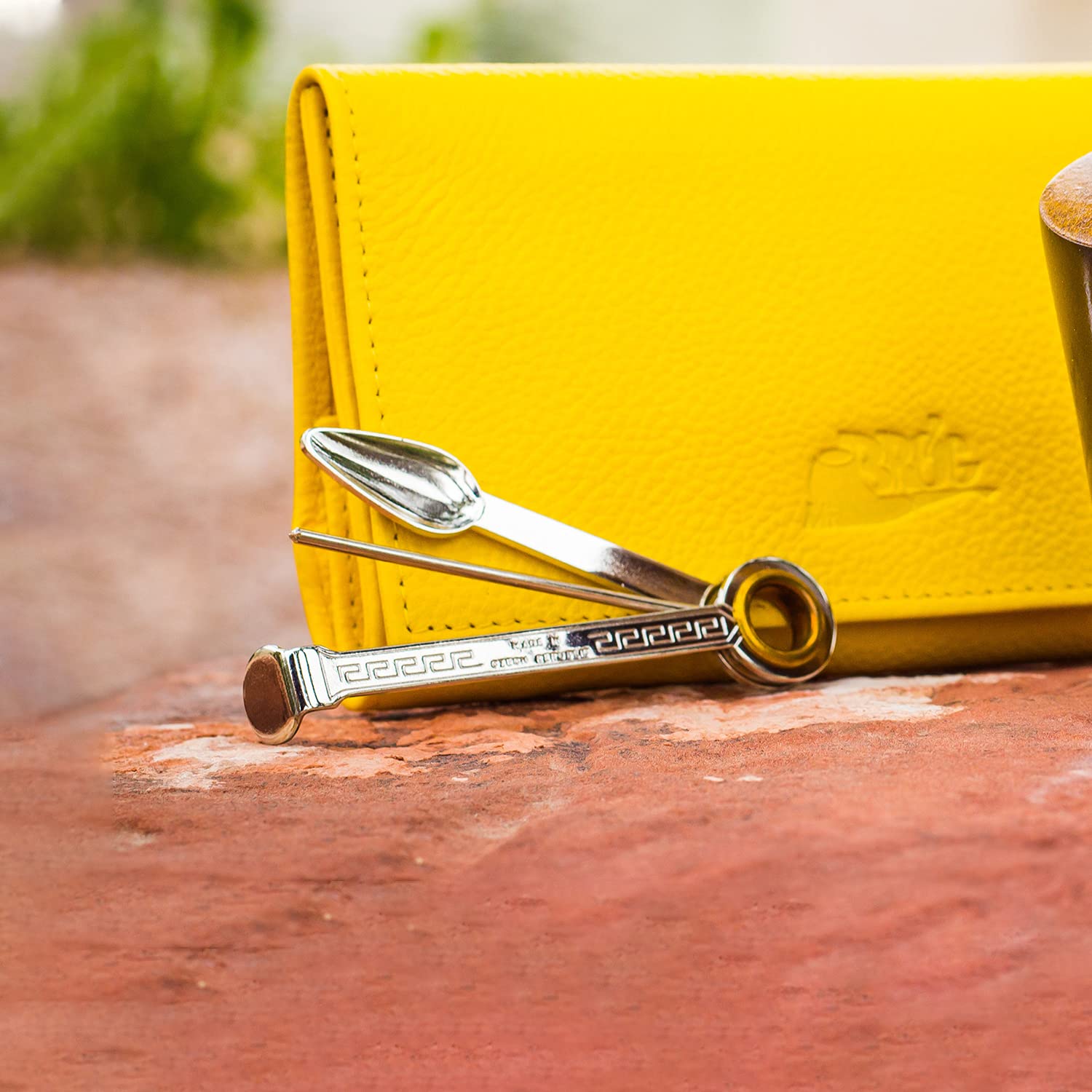 MR BROG compact 3 in 1 tool aids packing and relighting on the go