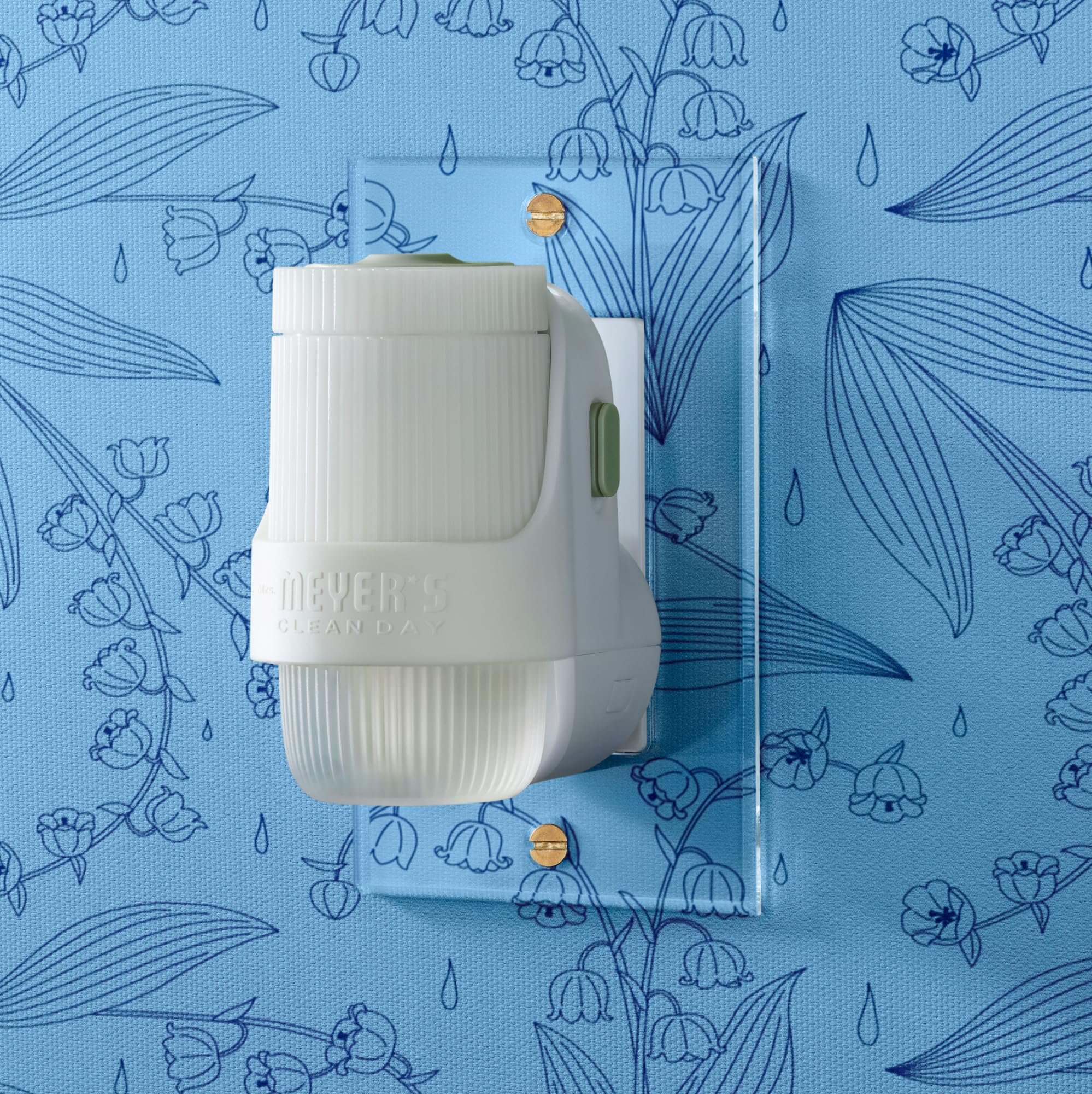 Essential oils provide noticeable fragrance that lasts throughout the day.