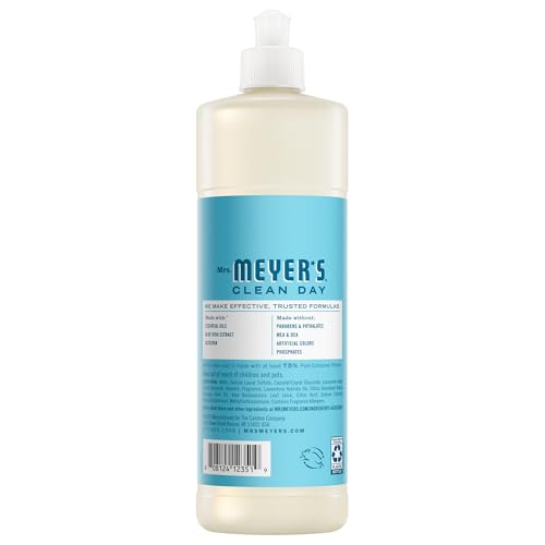 Mrs. Meyer's Dewdrop label close-up highlights essential oils and aloe vera ingredients.