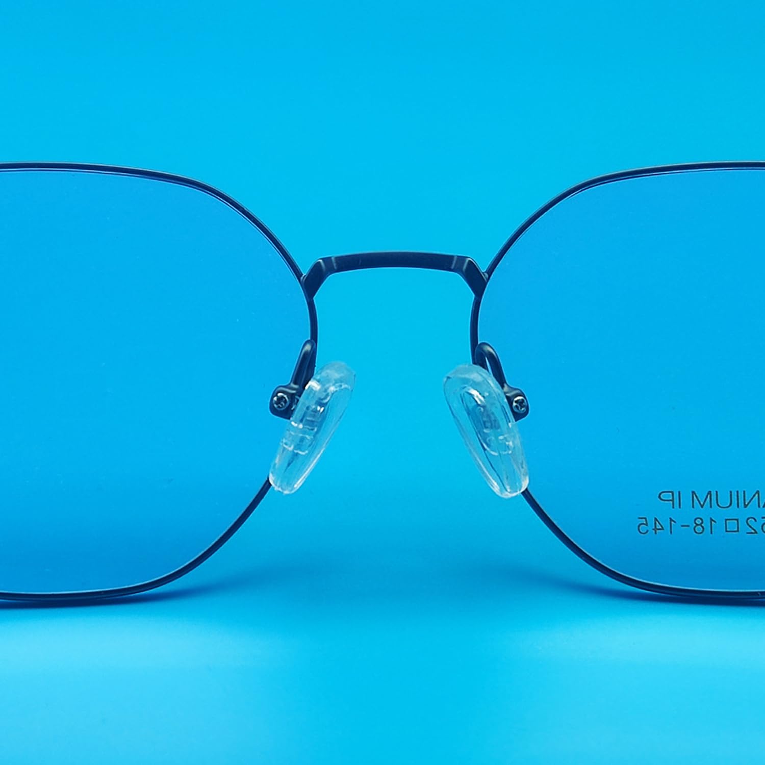 Mr.ZzjOOj nose pads feature backbone support for frame alignment.